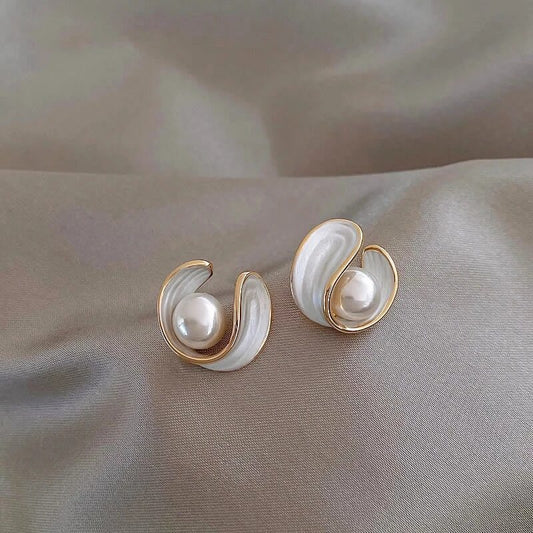 Boucles d'oreilles en opale blanche de luxe avec des perles en or