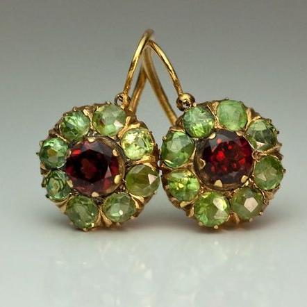 Boucles d'oreilles vintage arrondies en cristaux verts et rouges