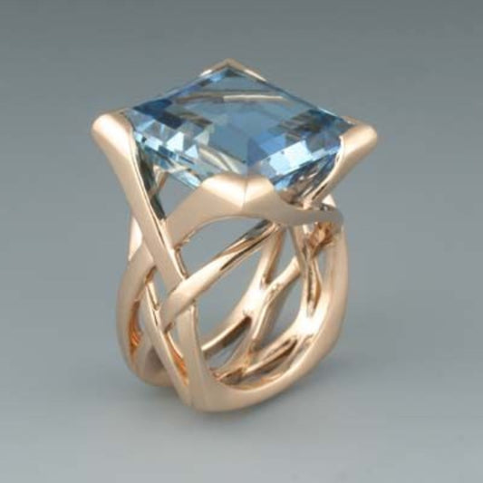 Bague vintage en or rose et zircon cubique bleu