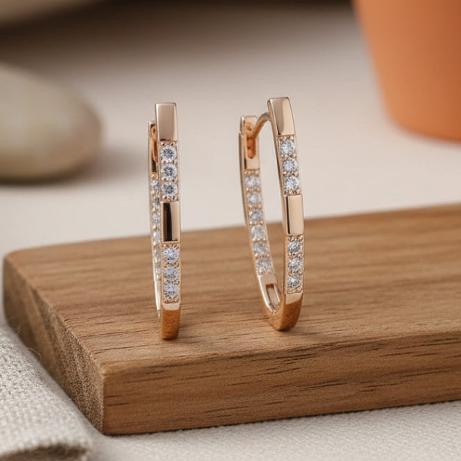 Boucles d'oreilles élégantes en zircon cubique doré