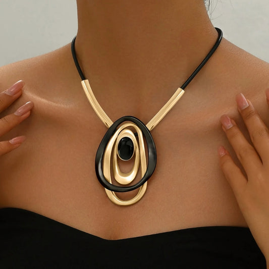 Collier noir et doré