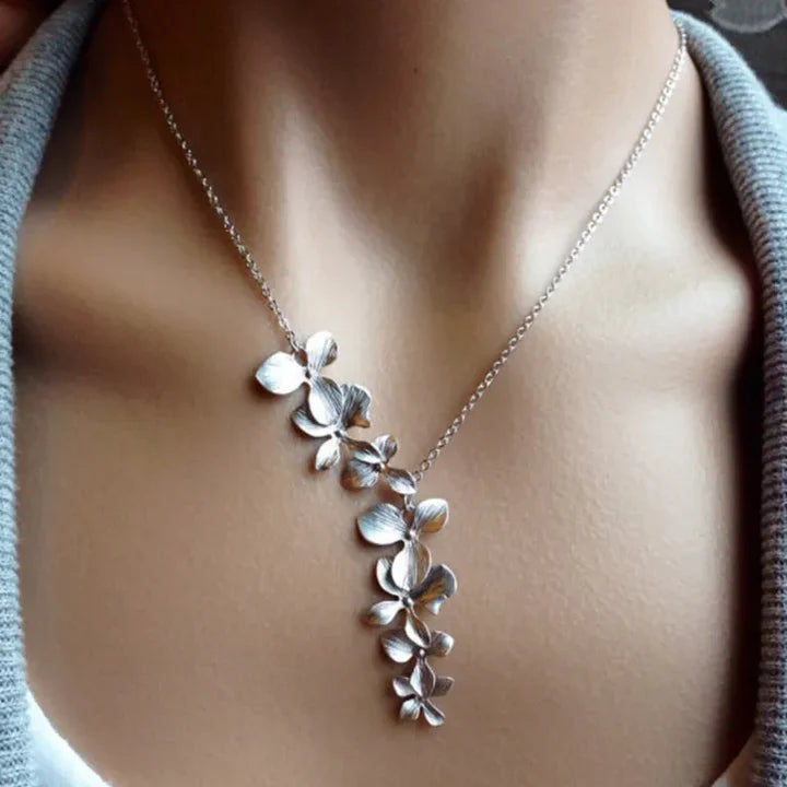Collier vintage en argent à motif floral